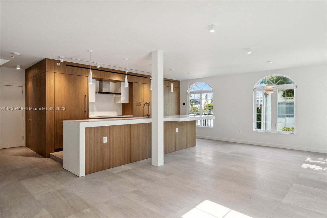 Recently Sold: $1,750,000 (2 beds, 2 baths, 1570 Square Feet)