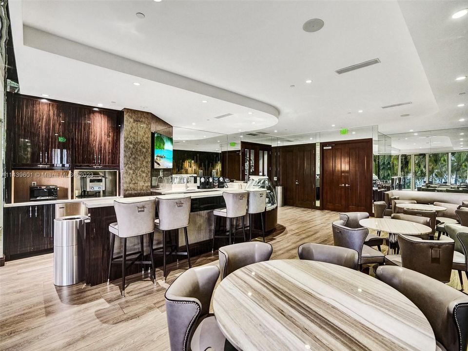 Vendido Recientemente: $2,500,000 (3 camas, 3 baños, 2840 Pies cuadrados)