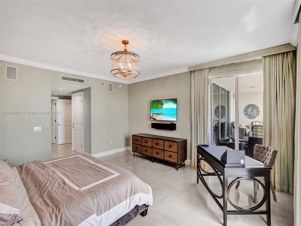 Vendido Recientemente: $2,500,000 (3 camas, 3 baños, 2840 Pies cuadrados)