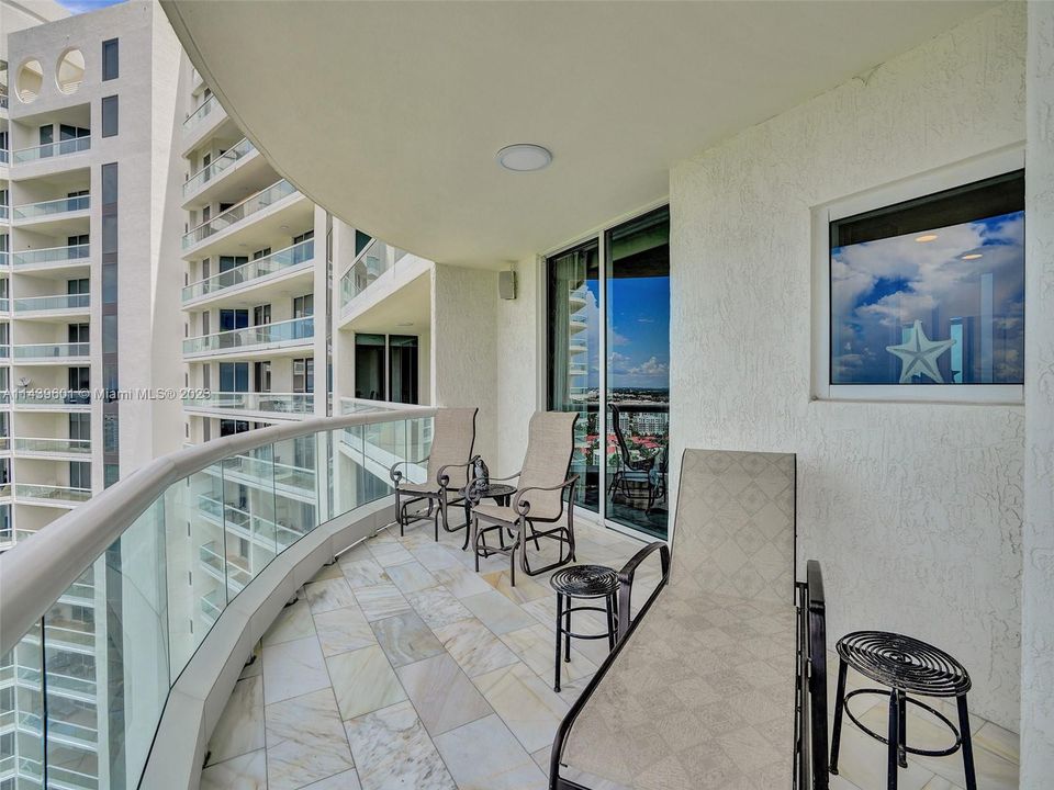 Vendido Recientemente: $2,500,000 (3 camas, 3 baños, 2840 Pies cuadrados)