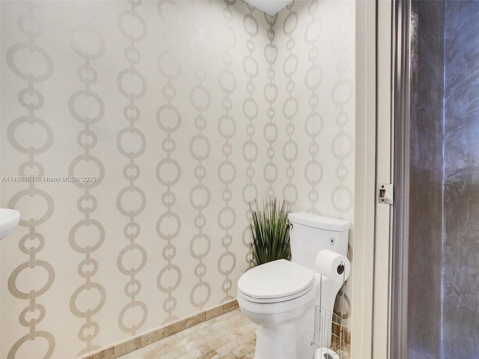 Vendido Recientemente: $2,500,000 (3 camas, 3 baños, 2840 Pies cuadrados)