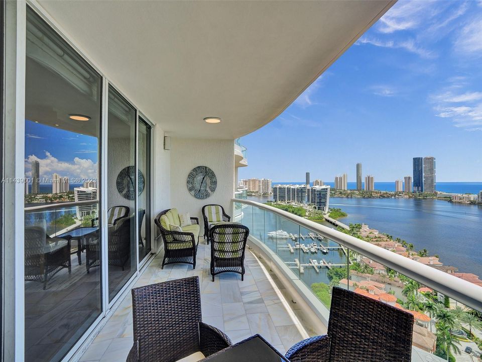 Vendido Recientemente: $2,500,000 (3 camas, 3 baños, 2840 Pies cuadrados)