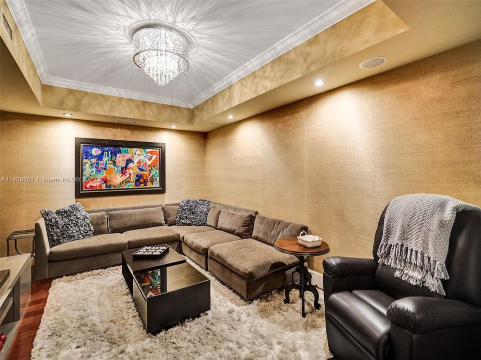 Vendido Recientemente: $2,500,000 (3 camas, 3 baños, 2840 Pies cuadrados)