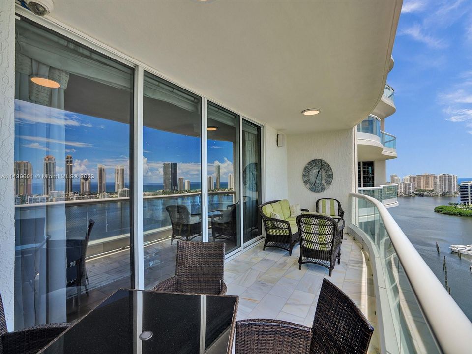 Vendido Recientemente: $2,500,000 (3 camas, 3 baños, 2840 Pies cuadrados)