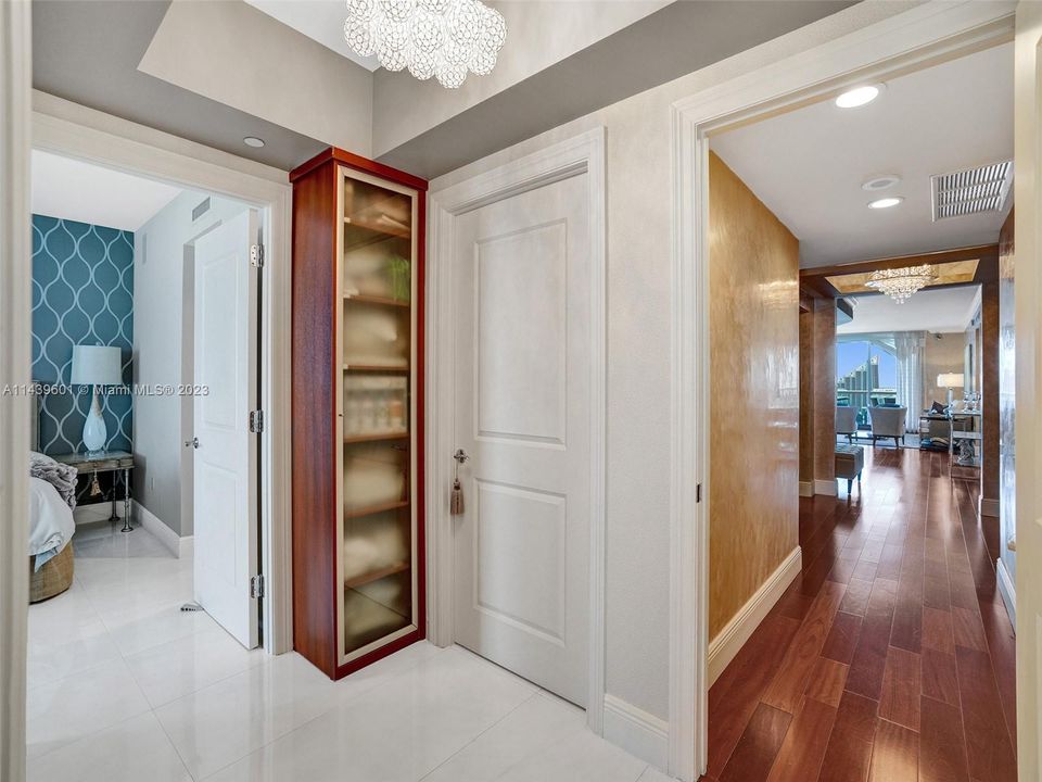 Vendido Recientemente: $2,500,000 (3 camas, 3 baños, 2840 Pies cuadrados)