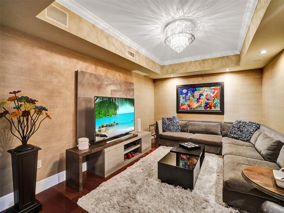 Vendido Recientemente: $2,500,000 (3 camas, 3 baños, 2840 Pies cuadrados)