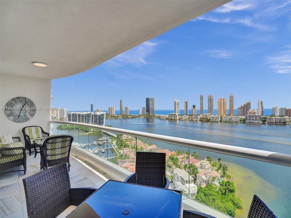 Vendido Recientemente: $2,500,000 (3 camas, 3 baños, 2840 Pies cuadrados)