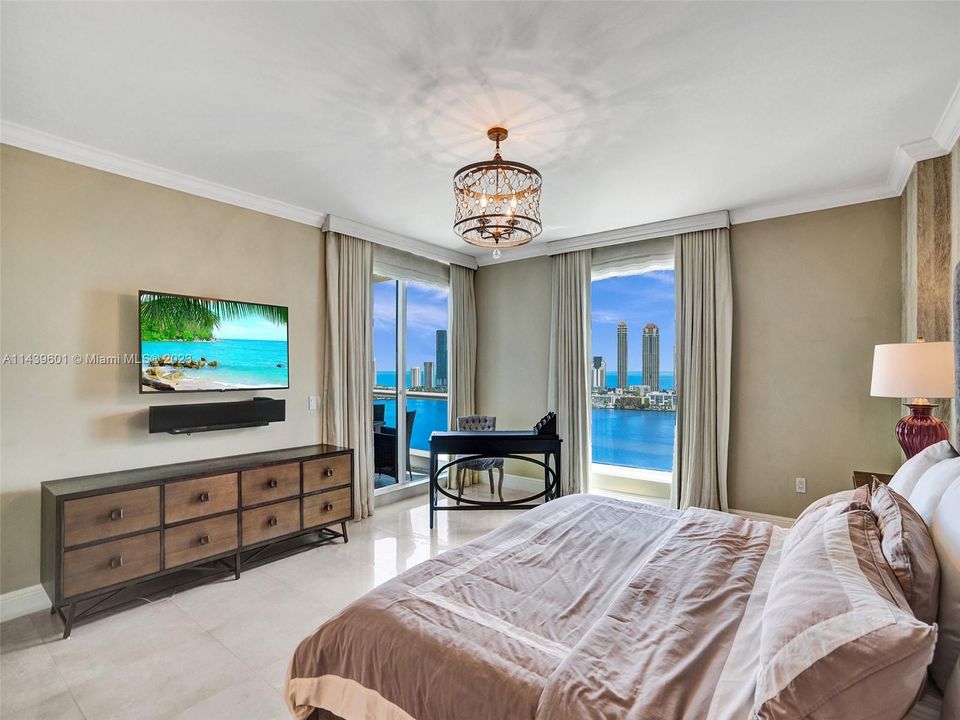 Vendido Recientemente: $2,500,000 (3 camas, 3 baños, 2840 Pies cuadrados)