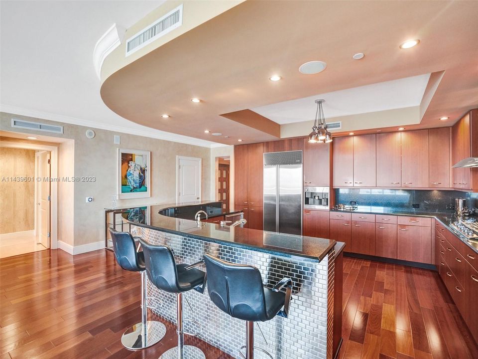 Vendido Recientemente: $2,500,000 (3 camas, 3 baños, 2840 Pies cuadrados)