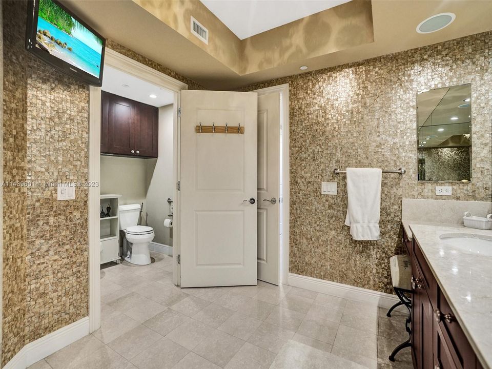 Vendido Recientemente: $2,500,000 (3 camas, 3 baños, 2840 Pies cuadrados)