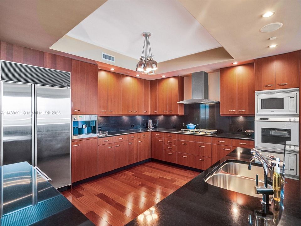 Vendido Recientemente: $2,500,000 (3 camas, 3 baños, 2840 Pies cuadrados)