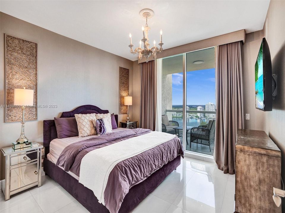 Vendido Recientemente: $2,500,000 (3 camas, 3 baños, 2840 Pies cuadrados)