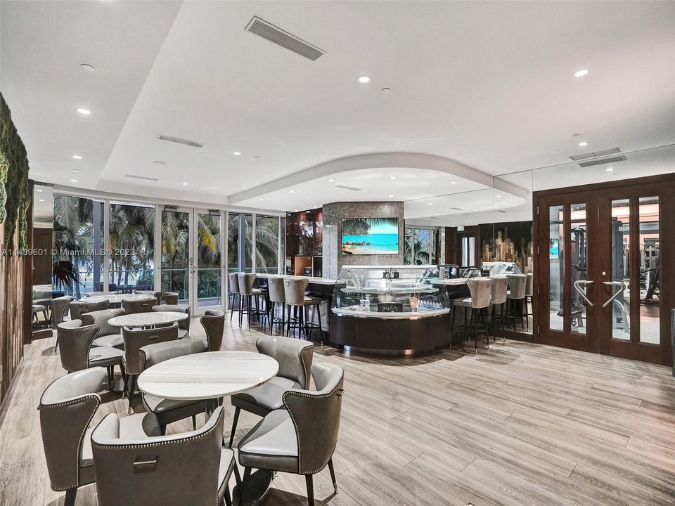 Vendido Recientemente: $2,500,000 (3 camas, 3 baños, 2840 Pies cuadrados)