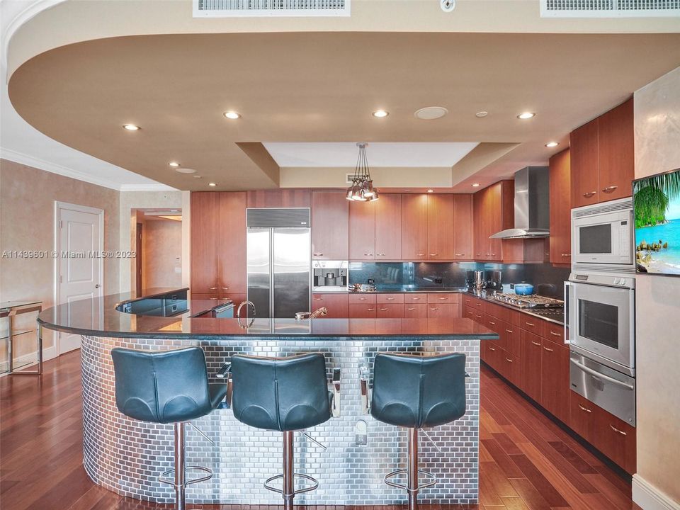 Vendido Recientemente: $2,500,000 (3 camas, 3 baños, 2840 Pies cuadrados)