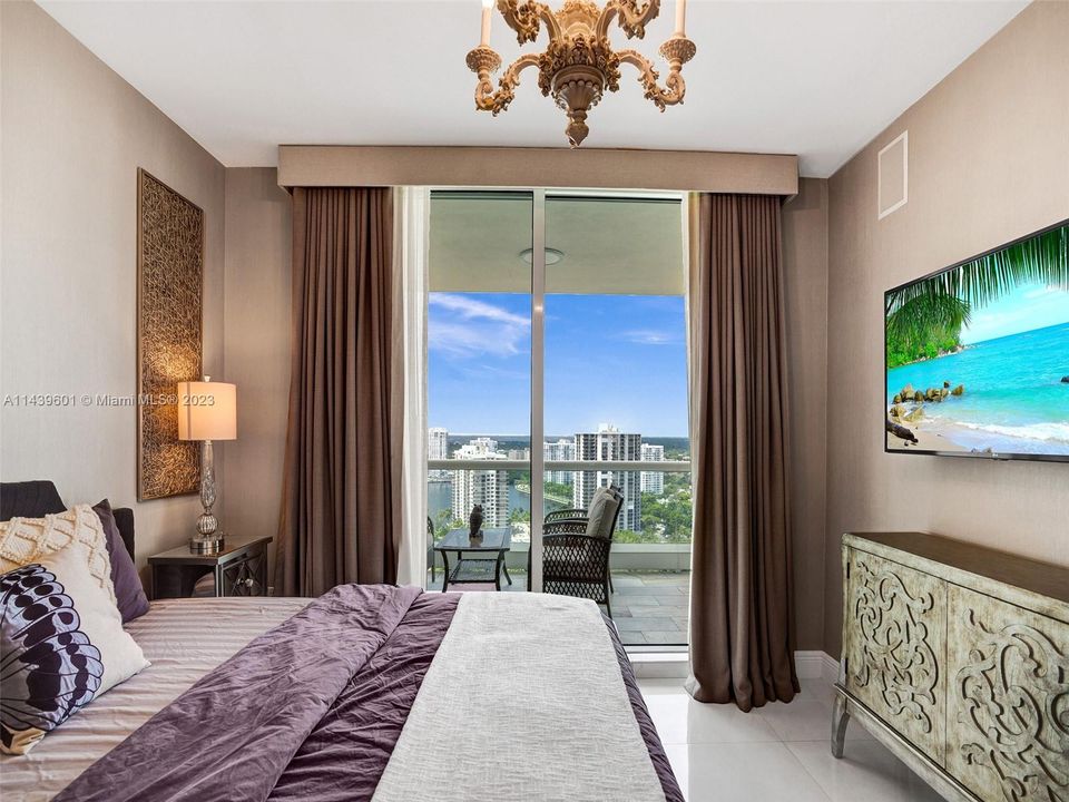 Vendido Recientemente: $2,500,000 (3 camas, 3 baños, 2840 Pies cuadrados)