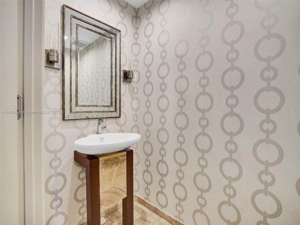 Vendido Recientemente: $2,500,000 (3 camas, 3 baños, 2840 Pies cuadrados)