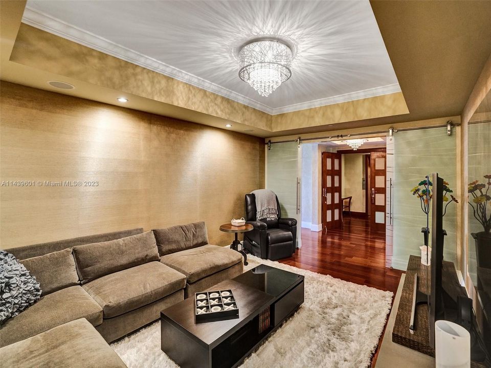 Vendido Recientemente: $2,500,000 (3 camas, 3 baños, 2840 Pies cuadrados)