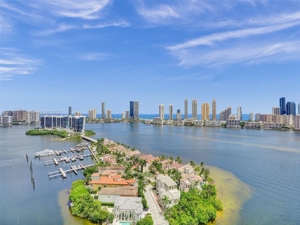 Vendido Recientemente: $2,500,000 (3 camas, 3 baños, 2840 Pies cuadrados)