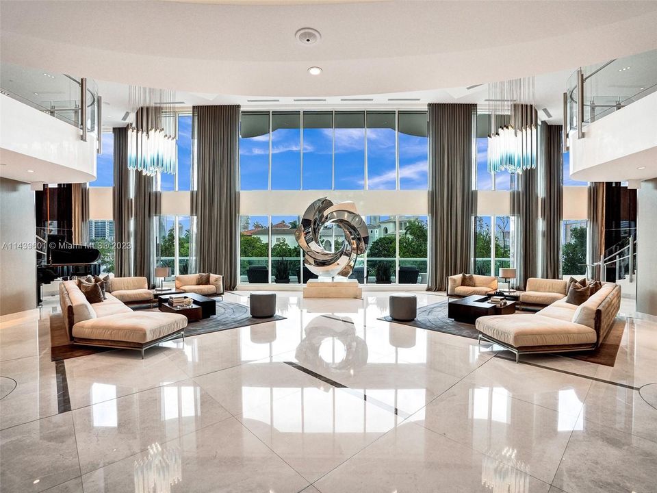 Vendido Recientemente: $2,500,000 (3 camas, 3 baños, 2840 Pies cuadrados)