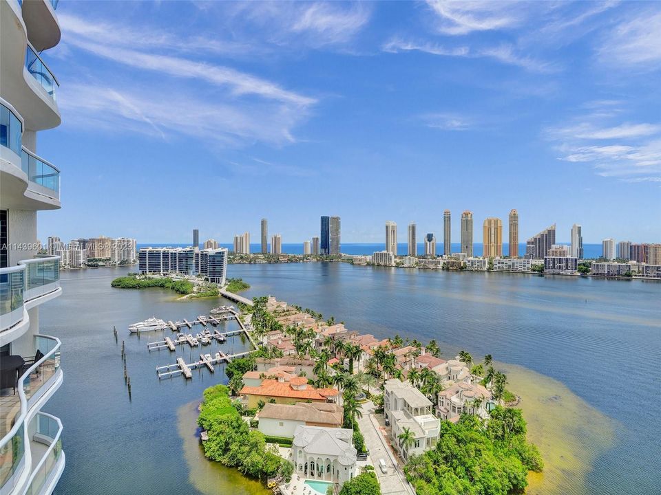 Vendido Recientemente: $2,500,000 (3 camas, 3 baños, 2840 Pies cuadrados)