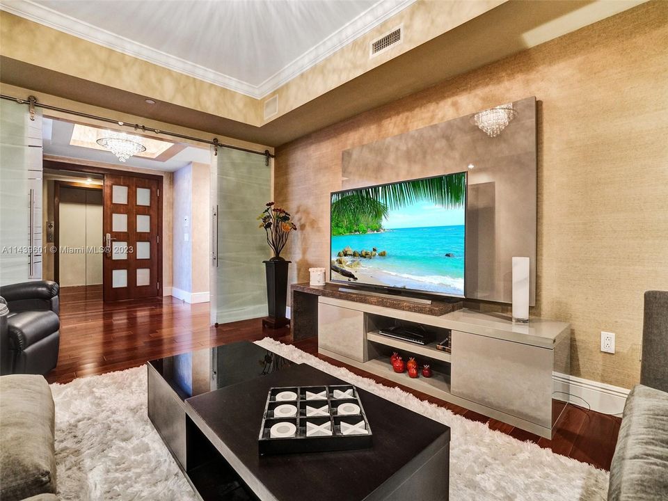 Vendido Recientemente: $2,500,000 (3 camas, 3 baños, 2840 Pies cuadrados)