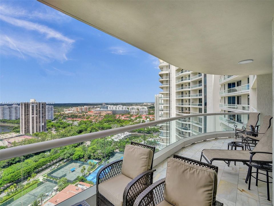 Vendido Recientemente: $2,500,000 (3 camas, 3 baños, 2840 Pies cuadrados)