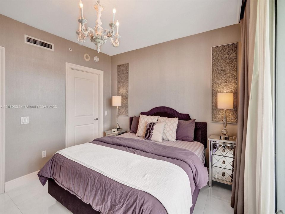 Vendido Recientemente: $2,500,000 (3 camas, 3 baños, 2840 Pies cuadrados)