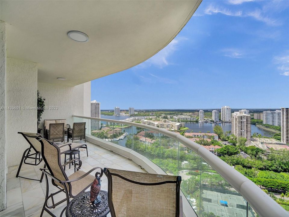 Vendido Recientemente: $2,500,000 (3 camas, 3 baños, 2840 Pies cuadrados)