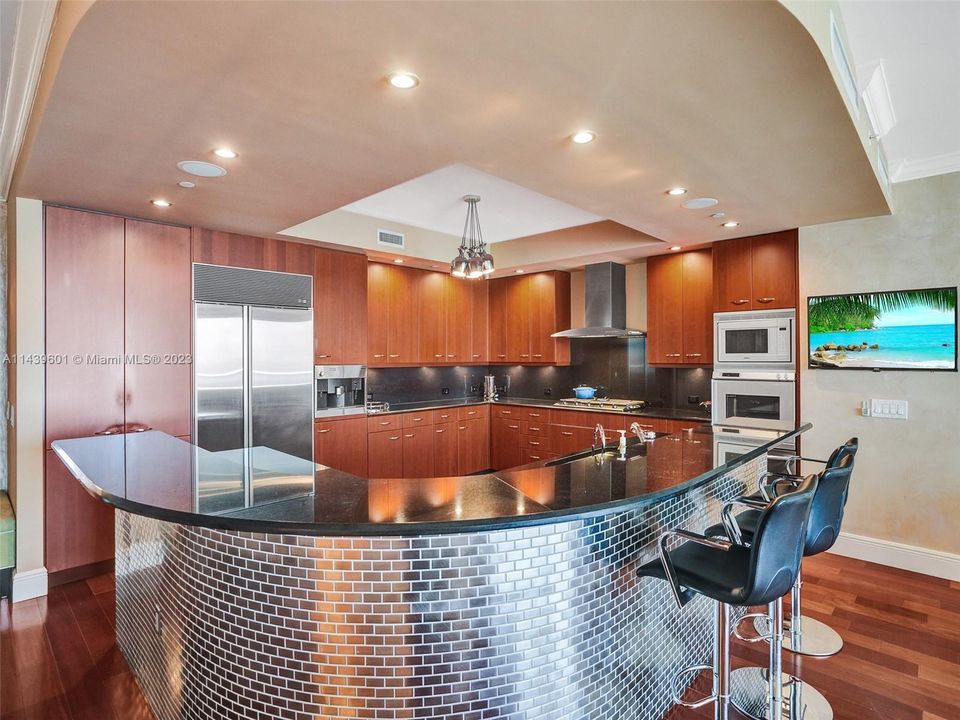 Vendido Recientemente: $2,500,000 (3 camas, 3 baños, 2840 Pies cuadrados)