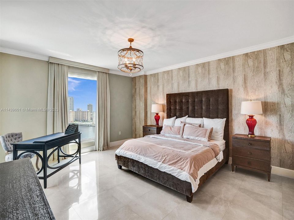 Vendido Recientemente: $2,500,000 (3 camas, 3 baños, 2840 Pies cuadrados)