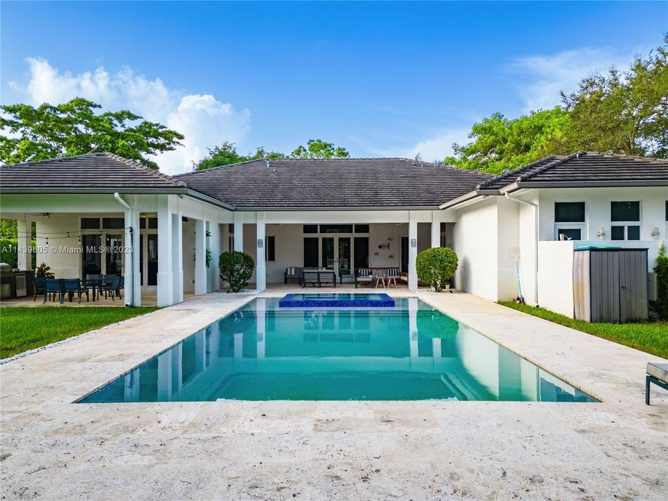 Recently Sold: $4,990,000 (5 beds, 6 baths, 5073 Square Feet)