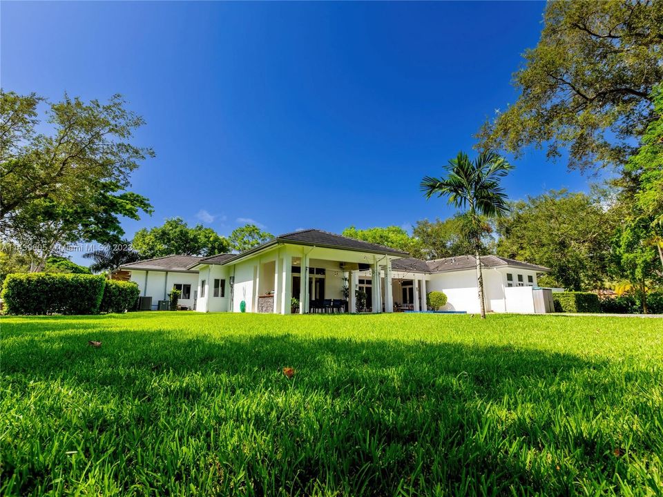 Recently Sold: $4,990,000 (5 beds, 6 baths, 5073 Square Feet)