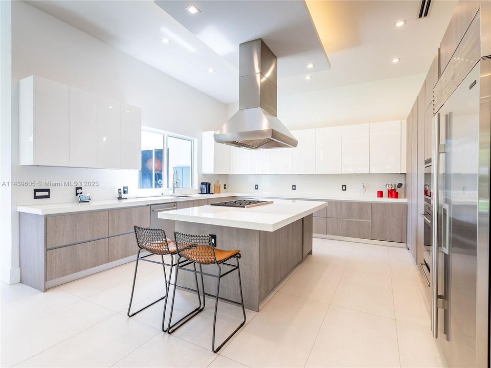 Recently Sold: $4,990,000 (5 beds, 6 baths, 5073 Square Feet)