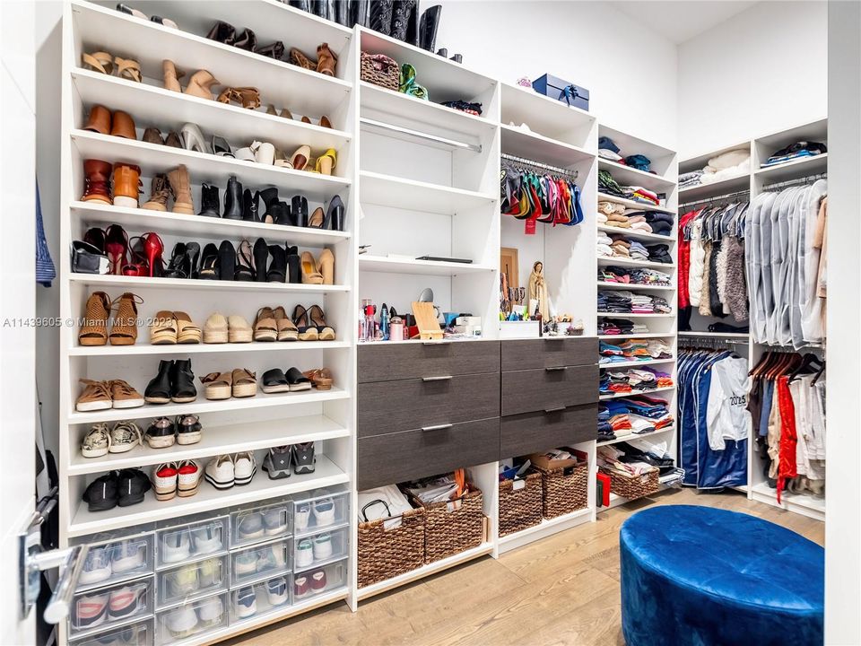 Recently Sold: $4,990,000 (5 beds, 6 baths, 5073 Square Feet)