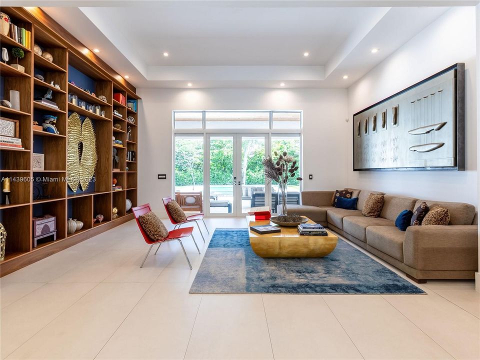 Recently Sold: $4,990,000 (5 beds, 6 baths, 5073 Square Feet)