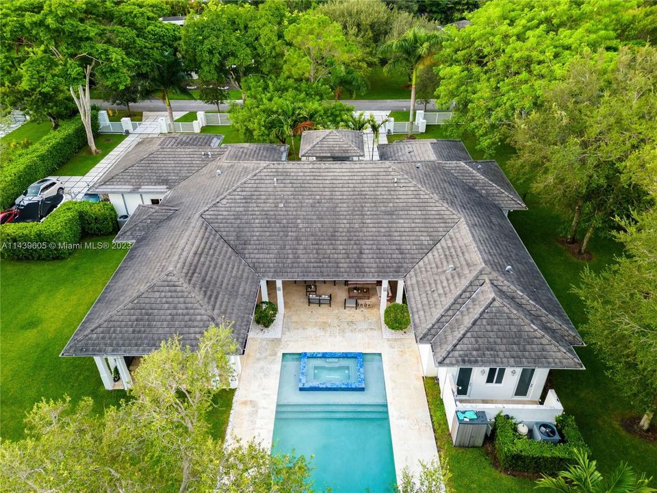 Recently Sold: $4,990,000 (5 beds, 6 baths, 5073 Square Feet)