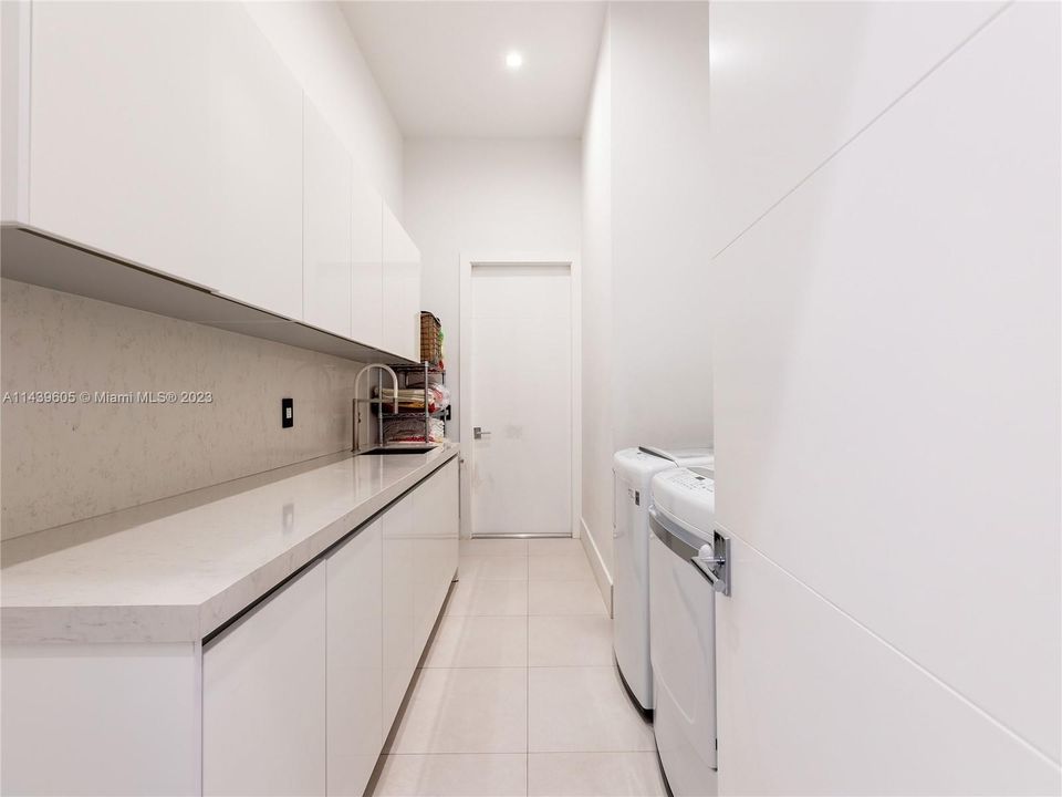 Recently Sold: $4,990,000 (5 beds, 6 baths, 5073 Square Feet)