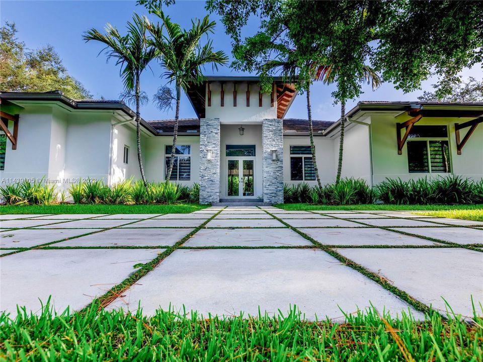 Recently Sold: $4,990,000 (5 beds, 6 baths, 5073 Square Feet)