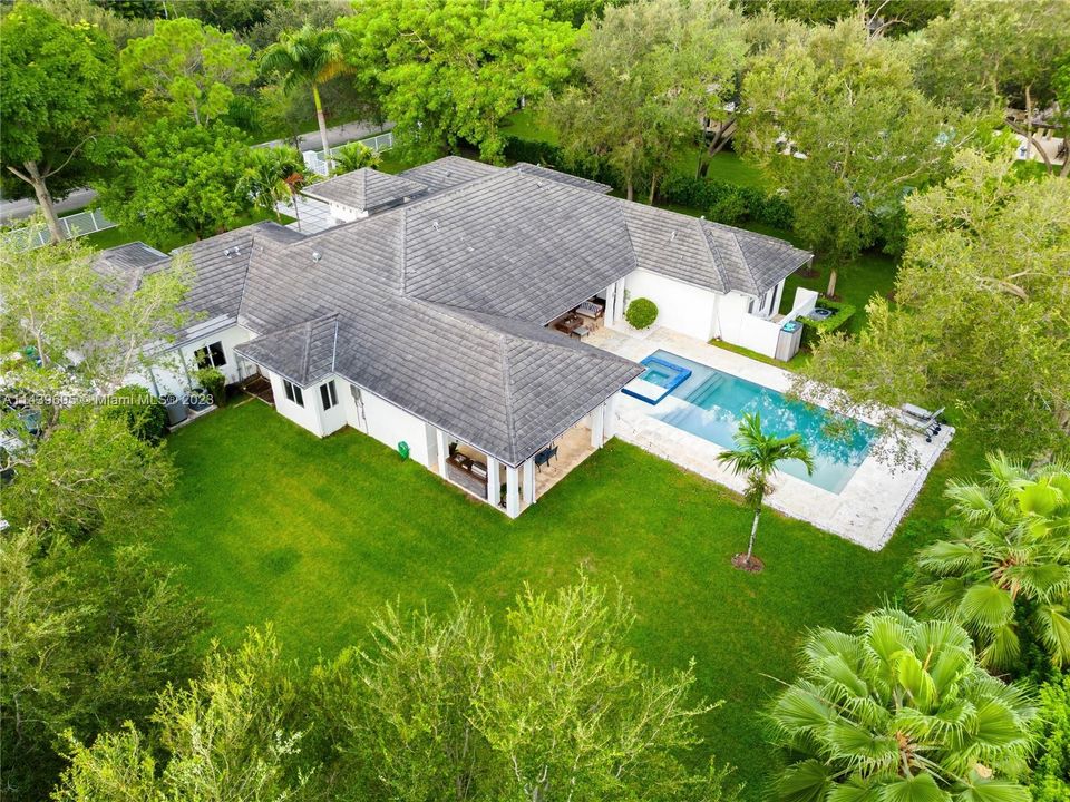Recently Sold: $4,990,000 (5 beds, 6 baths, 5073 Square Feet)