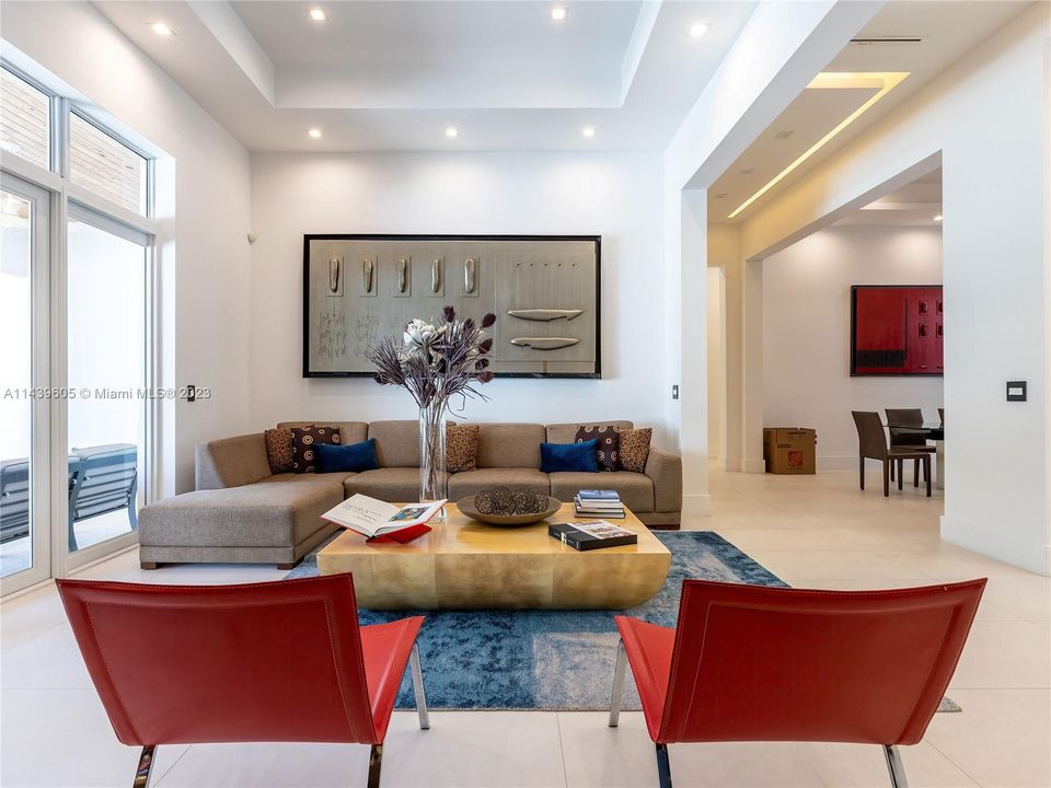 Recently Sold: $4,990,000 (5 beds, 6 baths, 5073 Square Feet)