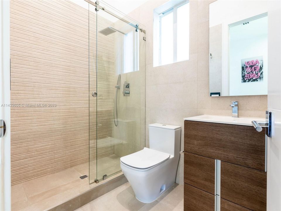 Recently Sold: $4,990,000 (5 beds, 6 baths, 5073 Square Feet)