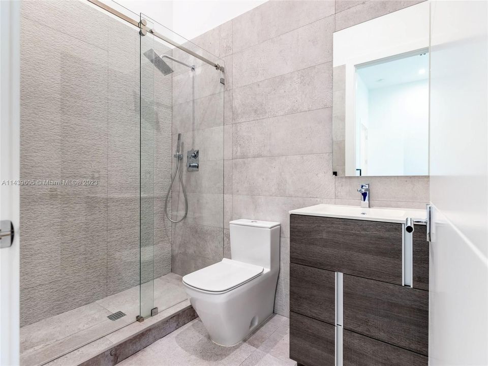 Recently Sold: $4,990,000 (5 beds, 6 baths, 5073 Square Feet)