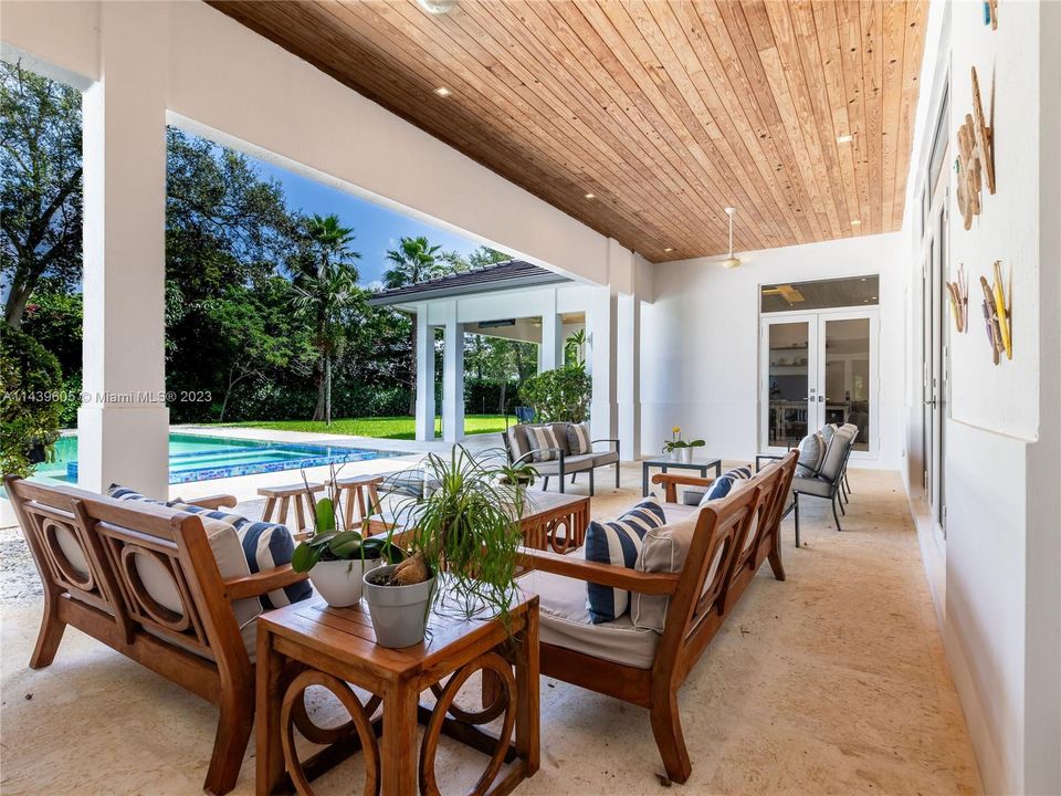 Recently Sold: $4,990,000 (5 beds, 6 baths, 5073 Square Feet)