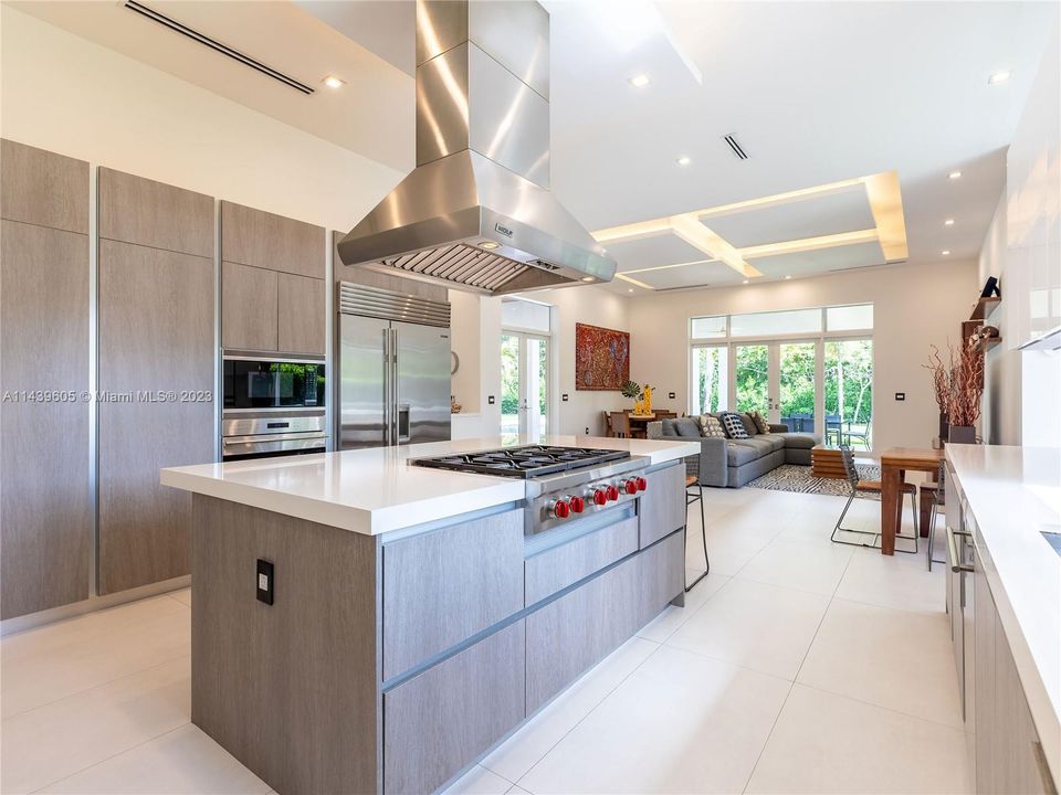 Recently Sold: $4,990,000 (5 beds, 6 baths, 5073 Square Feet)