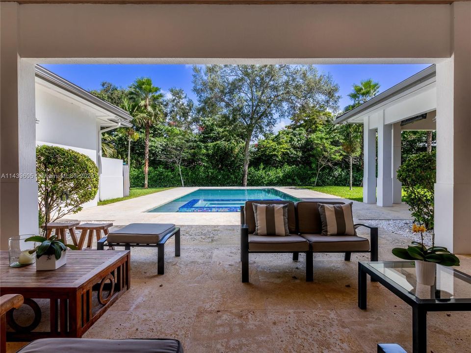 Recently Sold: $4,990,000 (5 beds, 6 baths, 5073 Square Feet)