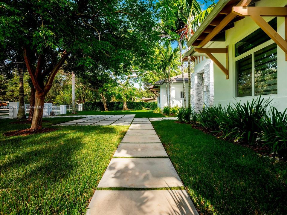 Recently Sold: $4,990,000 (5 beds, 6 baths, 5073 Square Feet)