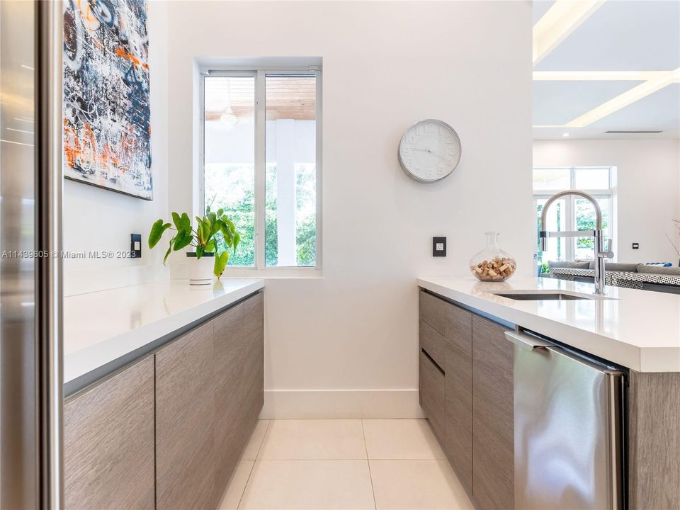 Recently Sold: $4,990,000 (5 beds, 6 baths, 5073 Square Feet)