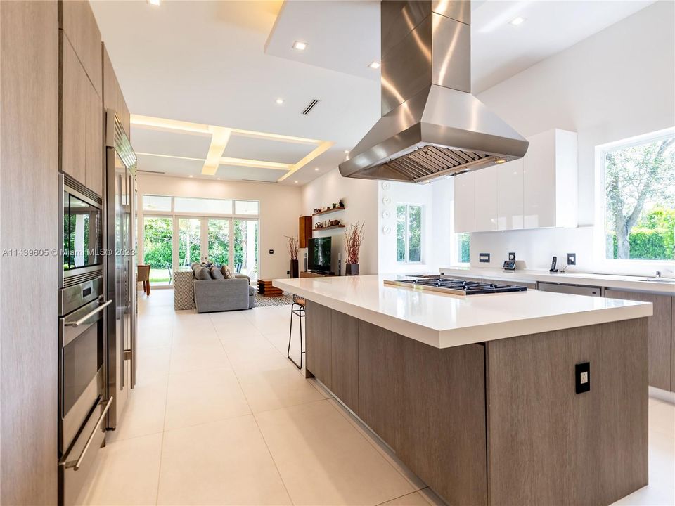 Recently Sold: $4,990,000 (5 beds, 6 baths, 5073 Square Feet)