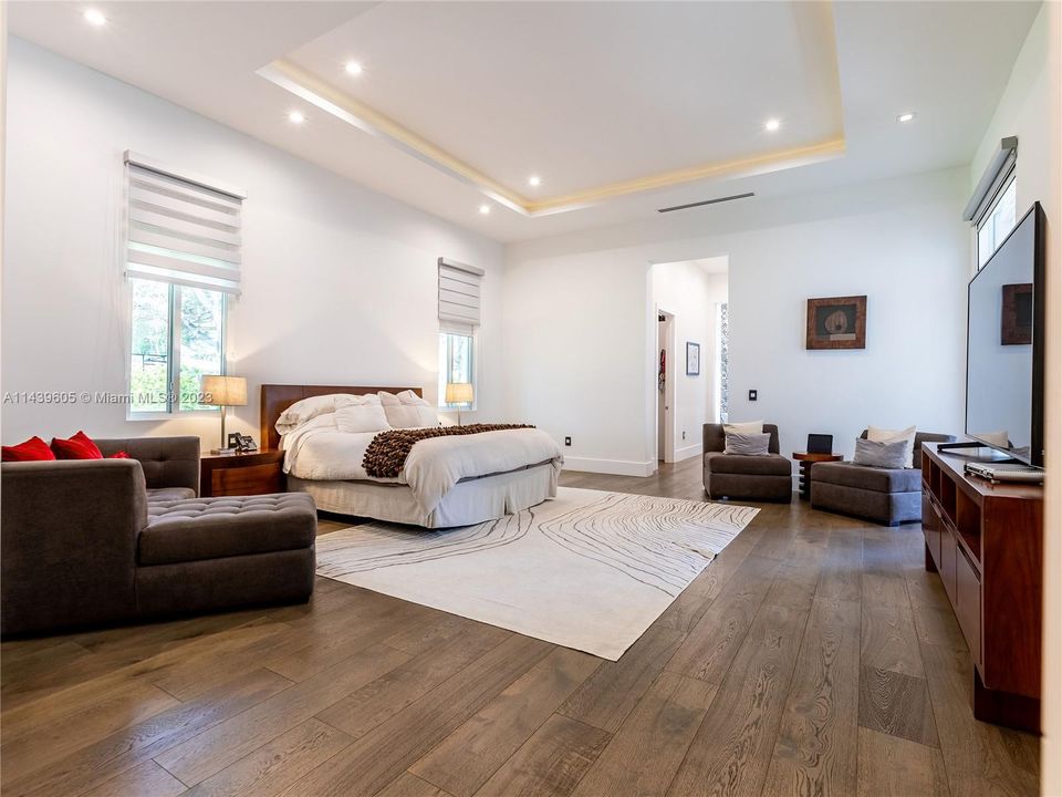 Recently Sold: $4,990,000 (5 beds, 6 baths, 5073 Square Feet)