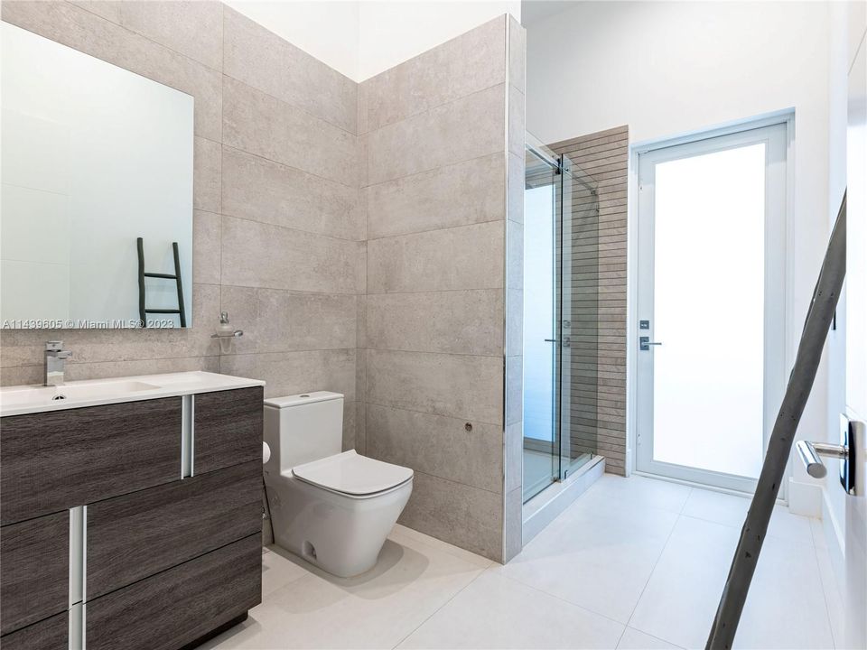 Recently Sold: $4,990,000 (5 beds, 6 baths, 5073 Square Feet)